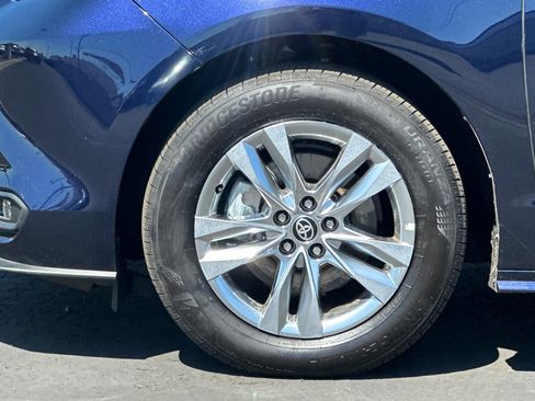 Used 2025 Toyota Sienna XLE w/ XLE Plus Package FWD image 27