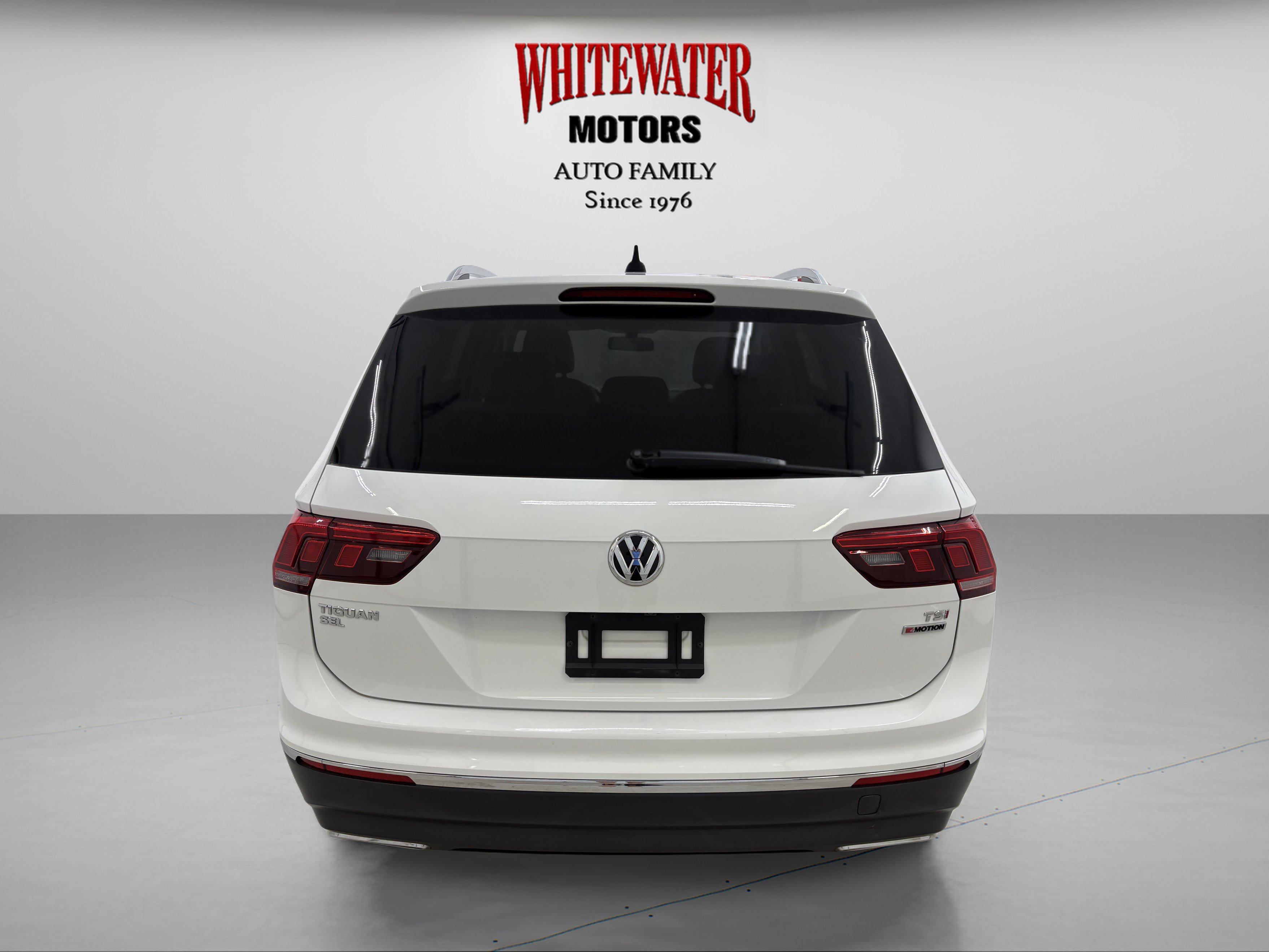 Used 2018 Volkswagen Tiguan SEL AWD/4WD image 3