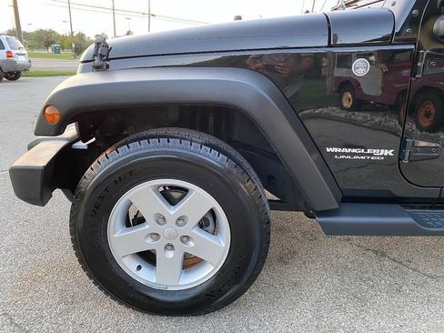 Used 2018 Jeep Wrangler Unlimited Sport S AWD/4WD image 40