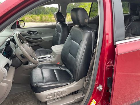 Used 2019 Chevrolet Traverse LT FWD image 30