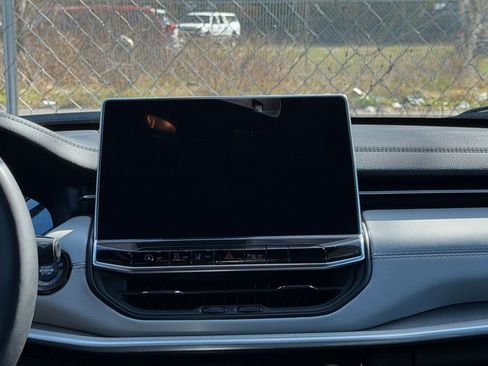 Used 2025 Jeep Compass Limited image 20