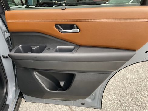 Used 2025 Nissan Pathfinder Platinum w/ Cargo Package image 43