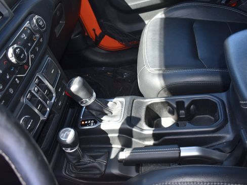 Used 2018 Jeep Wrangler Unlimited Sahara AWD/4WD image 20