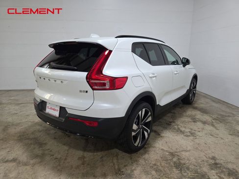 Used 2023 Volvo XC40 B5 Ultimate image 6