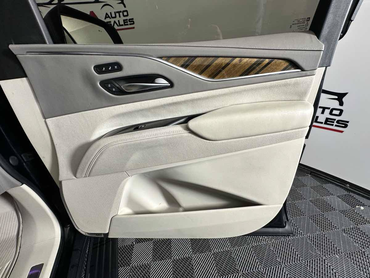 Used 2021 Cadillac Escalade ESV Sport Platinum AWD/4WD image 17