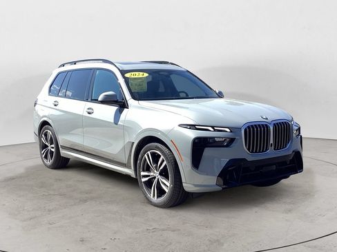 Used 2024 BMW X7 xDrive40i w/ M Sport Package AWD/4WD image 3