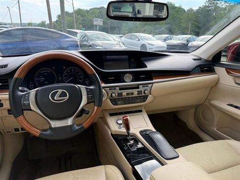 Used 2013 Lexus ES 300h w/ Luxury Pkg FWD image 11