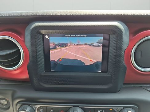 Used 2021 Jeep Gladiator Rubicon w/ LED Lighting Group AWD/4WD image 41