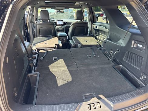 Used 2020 Ford Explorer XLT w/ Equipment Group 202A AWD/4WD image 39
