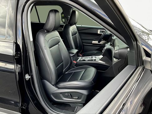 Used 2024 Ford Explorer XLT w/ Equipment Group 202A image 31