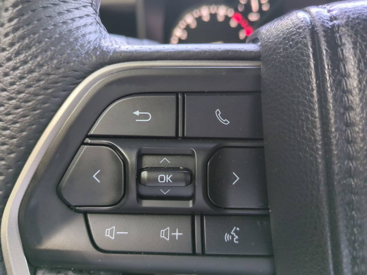 Used 2025 Toyota Tundra SR5 w/ SR5 Premium Package AWD/4WD image 24