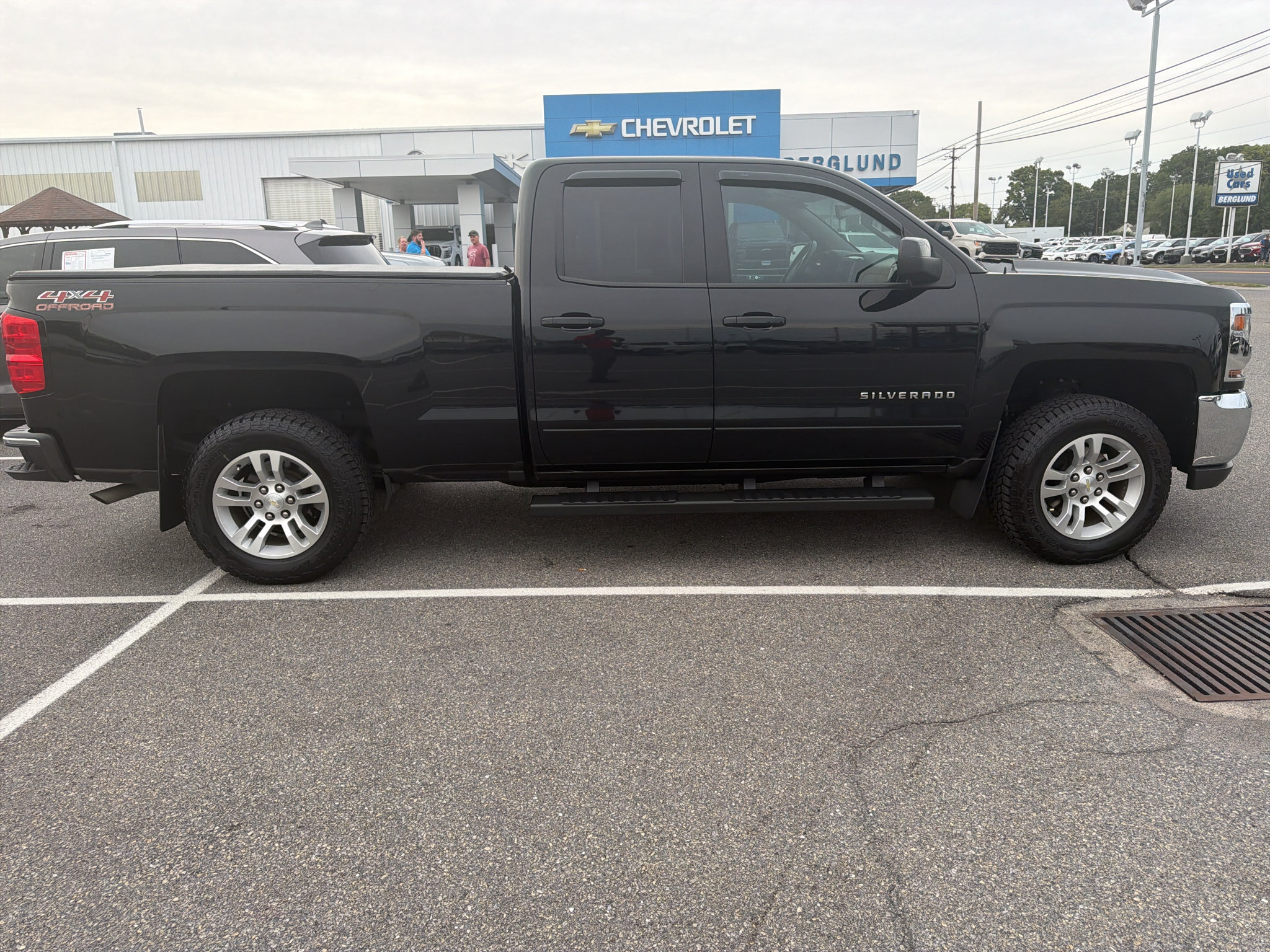 Used 2017 Chevrolet Silverado 1500 LT w/ All Star Edition AWD/4WD image 6