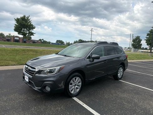 Used 2019 Subaru Outback 2.5i Premium AWD/4WD image 1