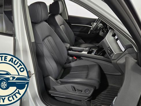 Used 2024 Audi Q8 e-tron Premium Plus AWD/4WD image 38
