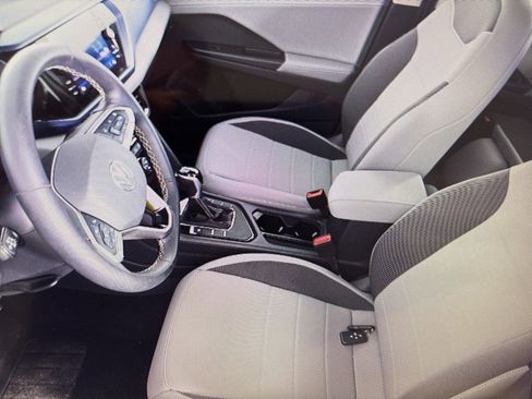 Used 2024 Volkswagen Taos SE image 6