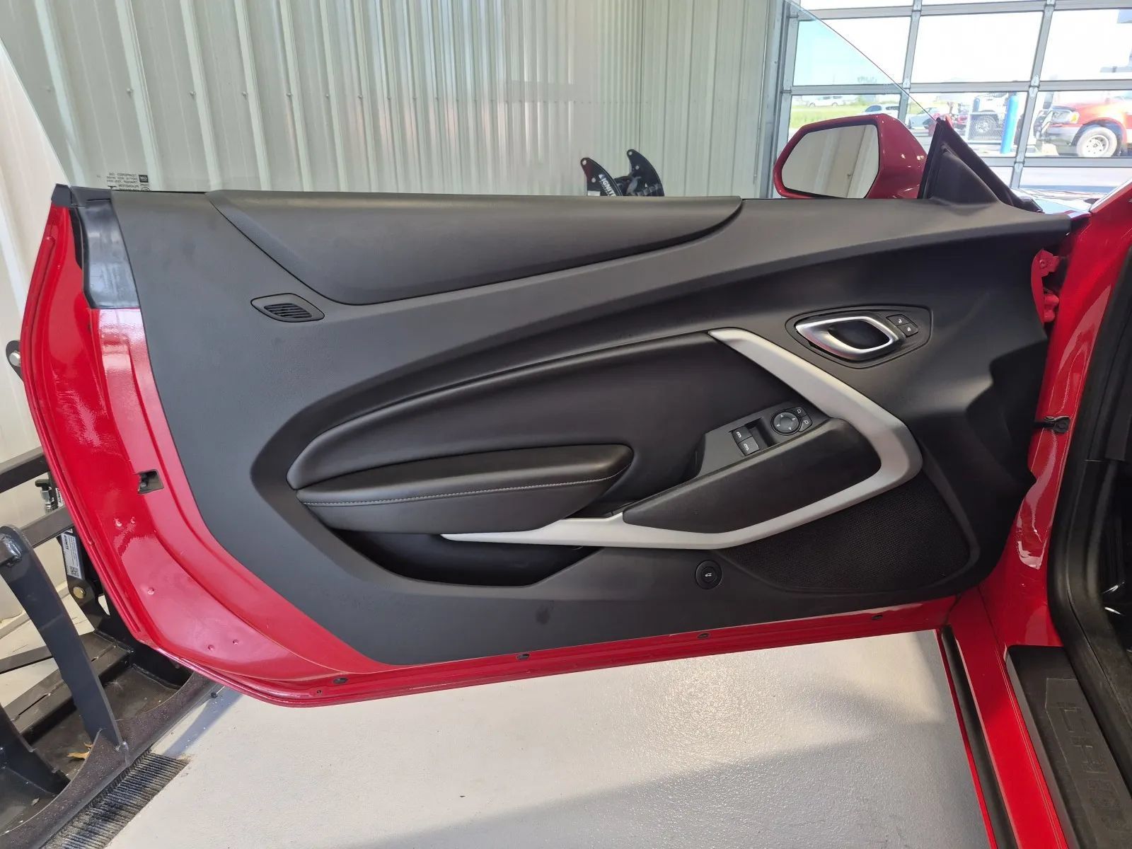 Used 2017 Chevrolet Camaro LT RWD image 8