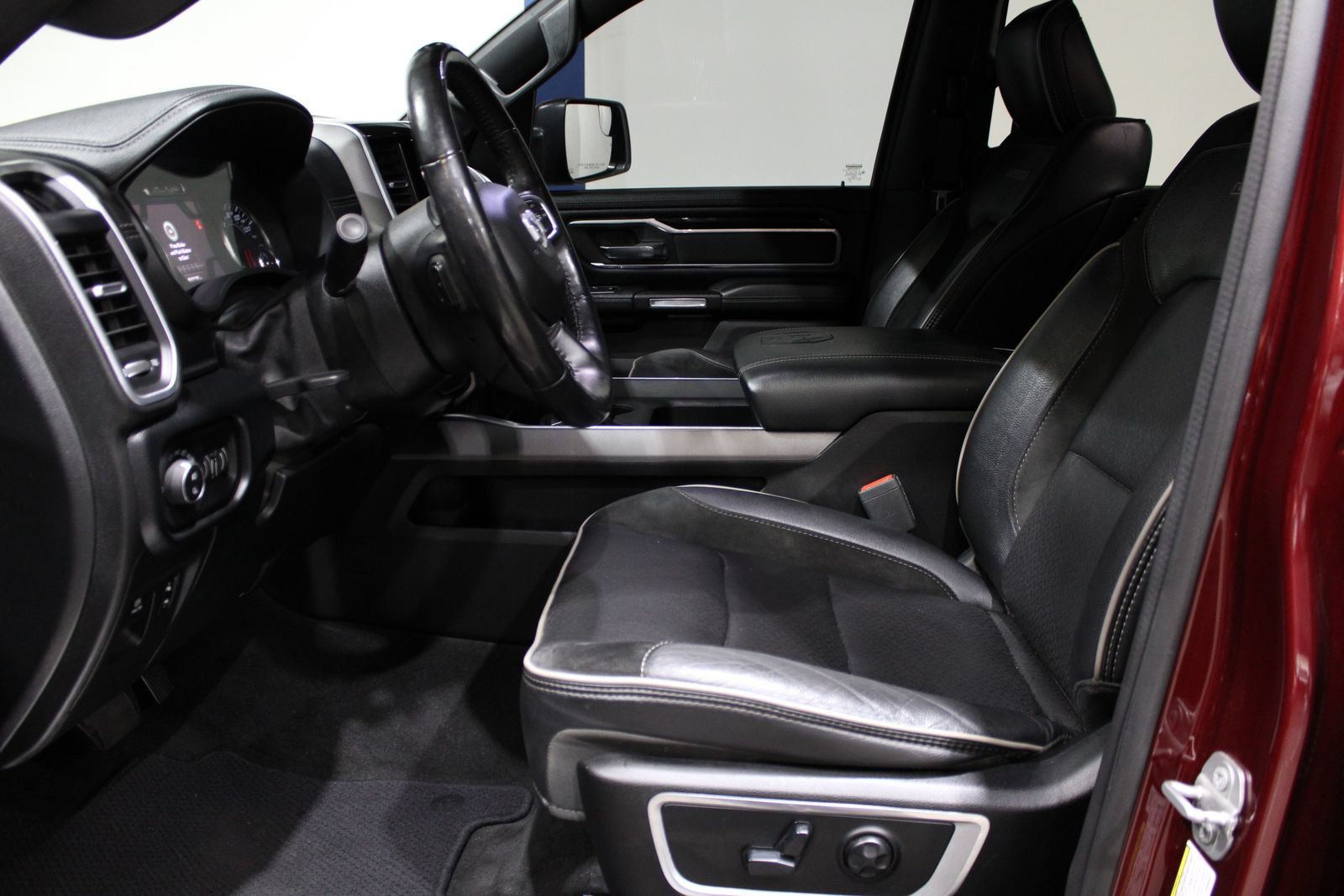 Used 2020 RAM 1500 Laramie w/ Sport Appearance Package AWD/4WD image 12
