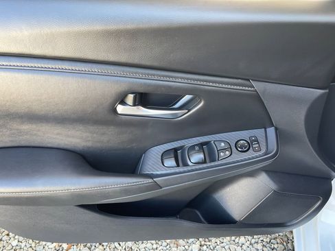 Used 2025 Nissan Sentra SV image 30