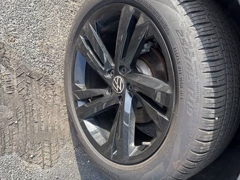 Used 2024 Volkswagen Tiguan SE R-Line image 11