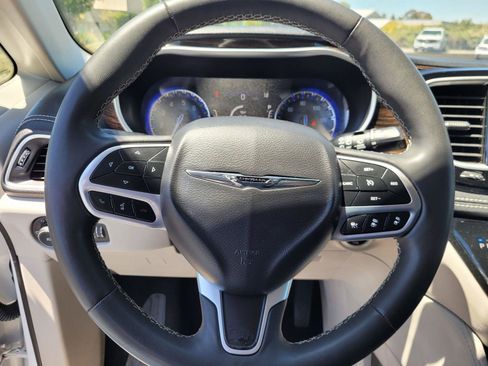 Used 2023 Chrysler Pacifica Limited FWD image 34