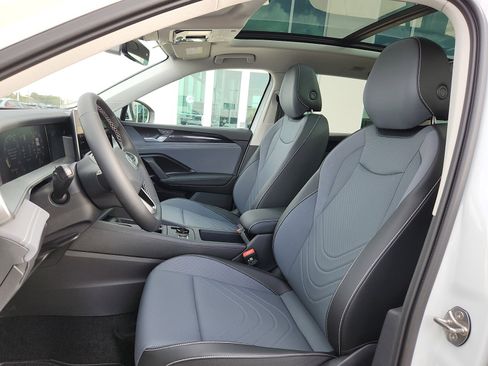 New 2026 Volkswagen Tiguan SE image 13