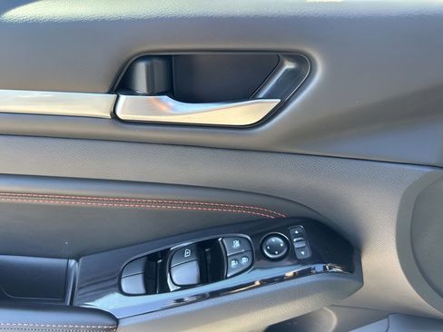 Used 2023 Nissan Altima 2.5 SR image 22