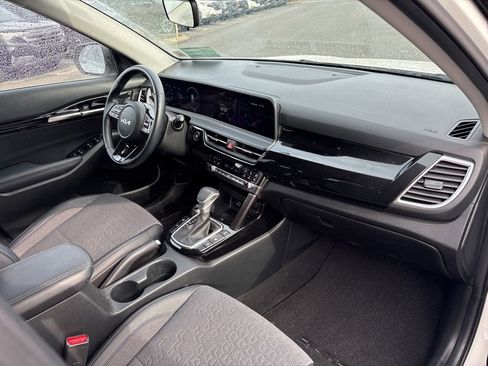 Certified 2024 Kia Seltos X-Line image 8