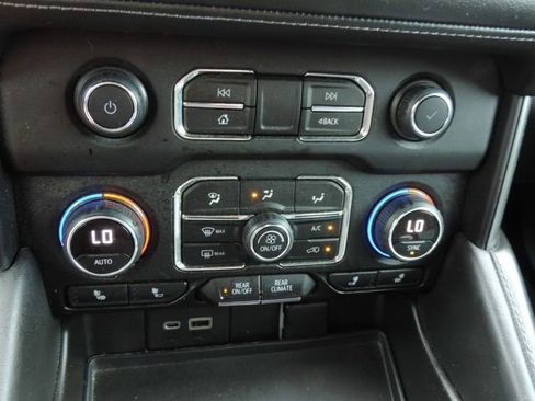 Used 2022 Chevrolet Tahoe Z71 w/ Luxury Package AWD/4WD image 30