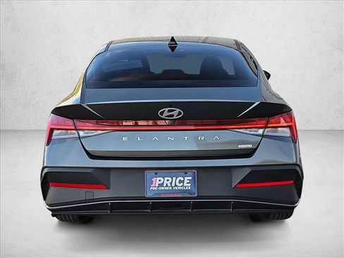 Used 2025 Hyundai Elantra Hybrid FWD image 7