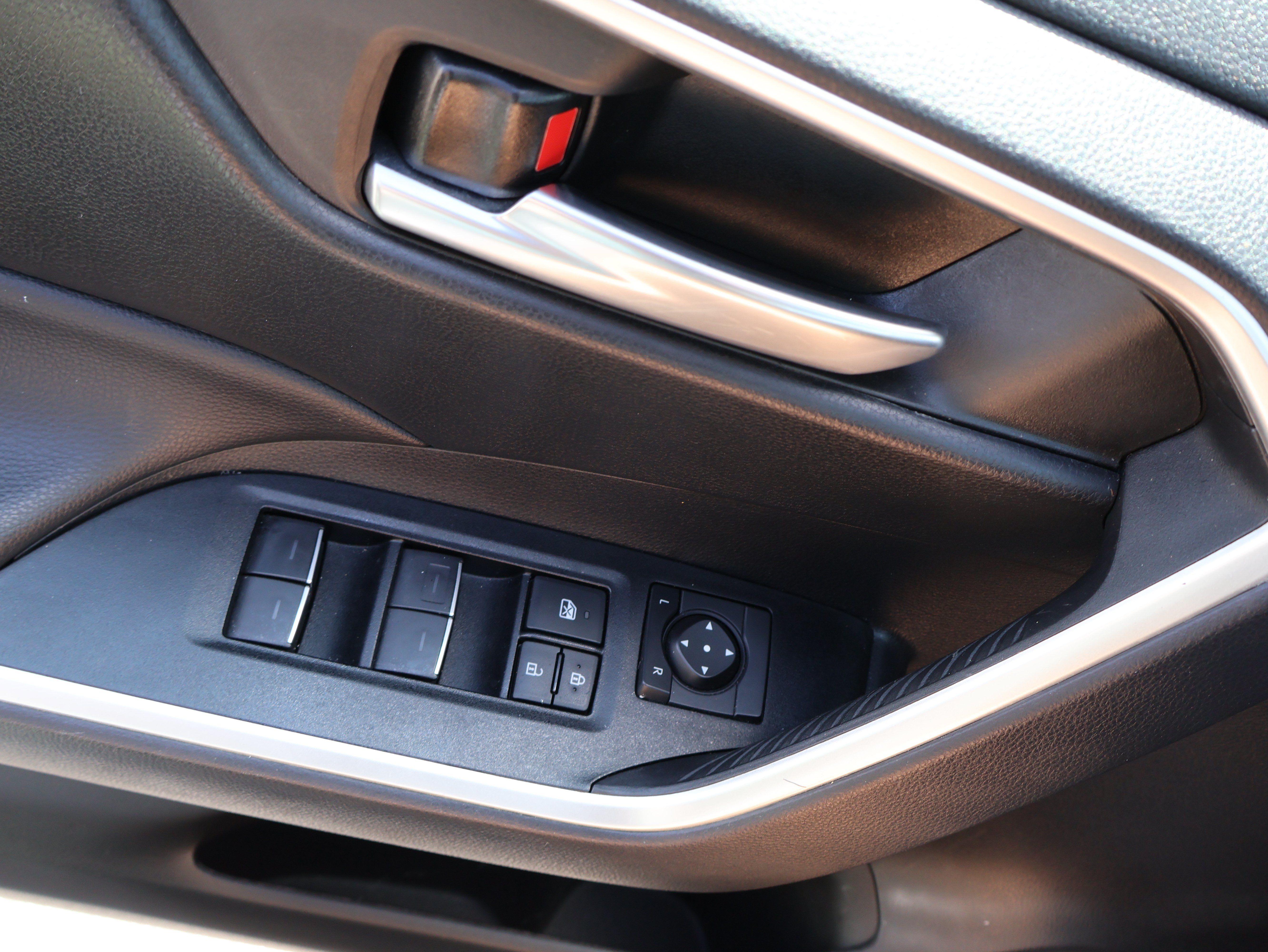 Used 2025 Toyota RAV4 XLE AWD/4WD image 42