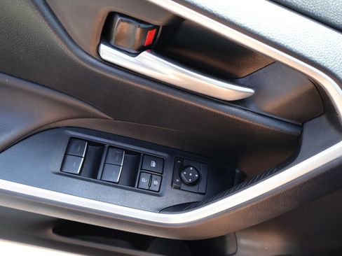 Used 2025 Toyota RAV4 XLE AWD/4WD image 42