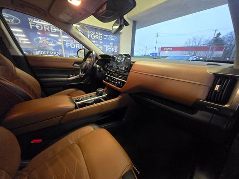 Used 2022 Nissan Pathfinder Platinum w/ Cargo Package image 30