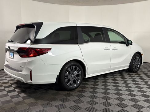 New 2026 Honda Odyssey Touring image 7