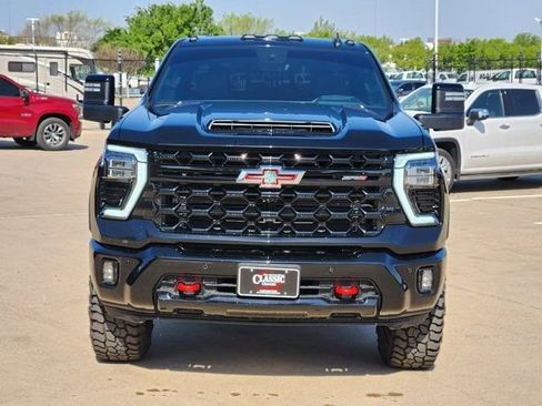 Used 2025 Chevrolet Silverado 2500 ZR2 w/ Technology Package image 12