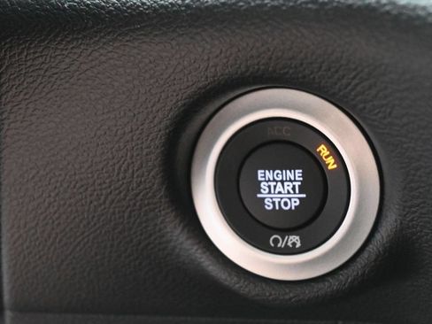 New 2027 Chrysler Pacifica Select FWD image 19