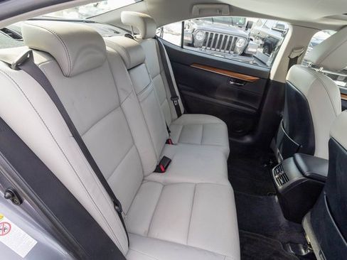 Used 2013 Lexus ES 300h image 52