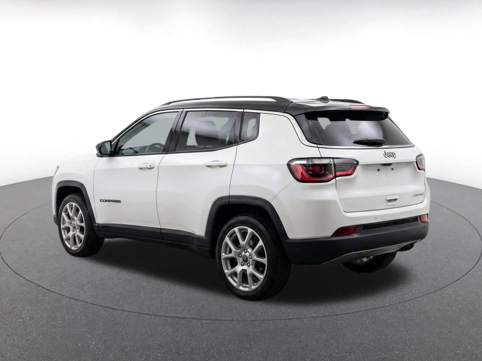 Used 2025 Jeep Compass Limited AWD/4WD image 6
