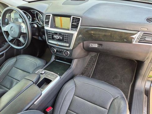 Used 2016 Mercedes-Benz GL 550 4MATIC image 24