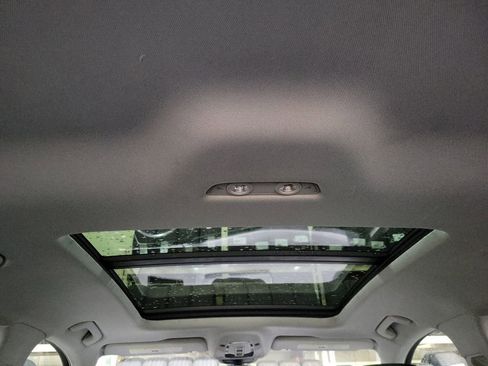 Used 2019 Audi e-tron Prestige w/ Prestige Package image 27