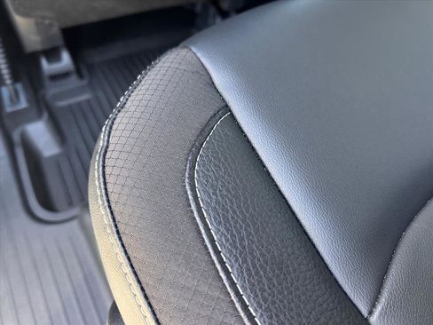 Used 2023 Nissan Pathfinder SL w/ Black Appearance Package image 14