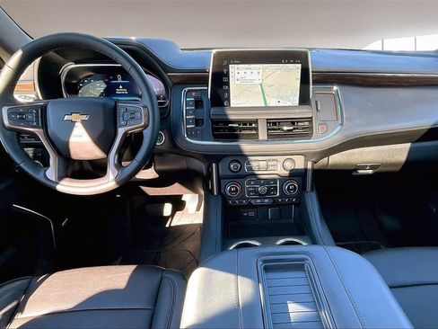 Used 2024 Chevrolet Suburban High Country image 16