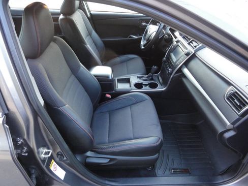 Used 2016 Toyota Camry SE FWD image 23