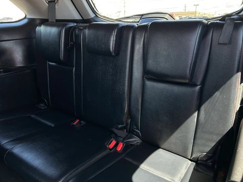 Used 2019 Toyota Highlander SE w/ Carpet Mat Package (TMS) FWD image 14