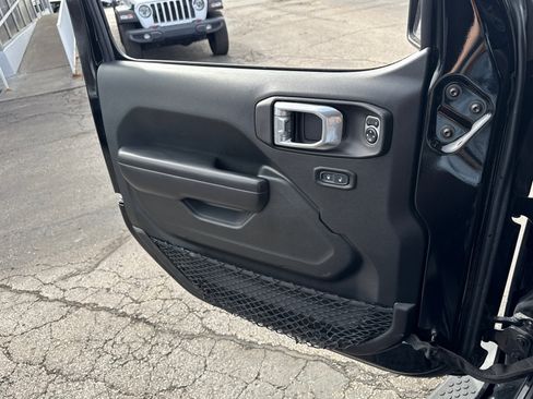 Used 2021 Jeep Wrangler Unlimited Sport image 17