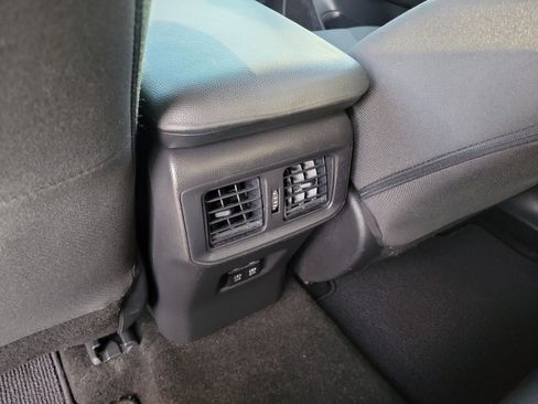 Used 2020 Toyota RAV4 XLE w/ Convenience Package FWD image 12
