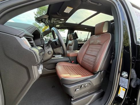 Used 2024 GMC Yukon XL Denali Ultimate AWD/4WD image 6