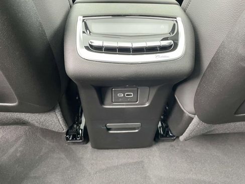 New 2025 Cadillac XT6 Luxury image 15