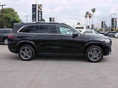 Used 2025 Mercedes-Benz GLS 450 4MATIC image 2