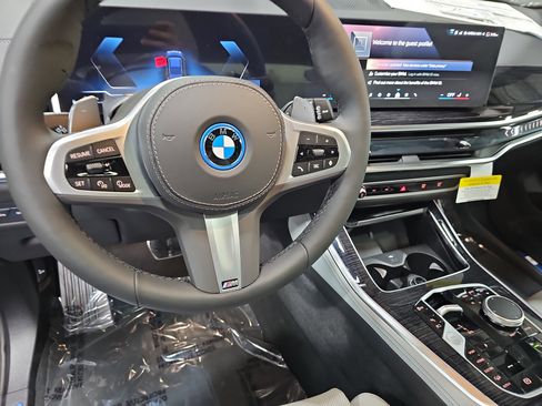 New 2026 BMW X5 xDrive50e w/ M Sport Package AWD/4WD image 18