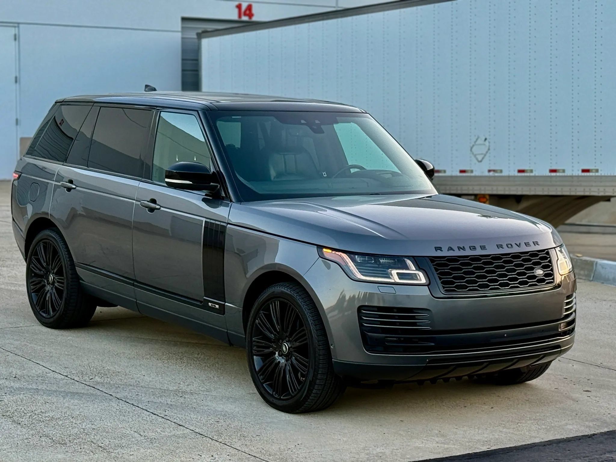 Used 2019 Land Rover Range Rover Long Wheelbase Supercharged AWD/4WD image 16
